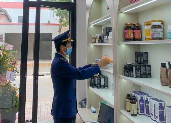Thu giữ hàng trăm sản phẩm mỹ phẩm lậu tại Quảng Bình