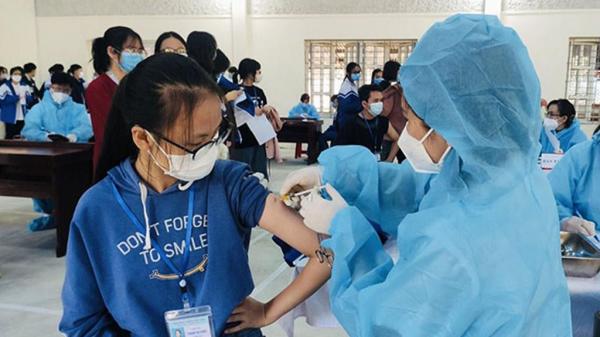 895 học sinh Thanh Hóa bị phản ứng sau tiêm vaccine, 26 em phản ứng nặng