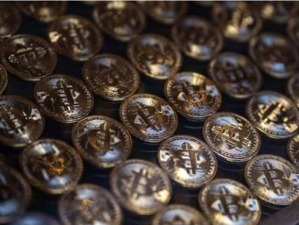 Giá bitcoin tụt hơn 20% giữa thị trường đầy bất định