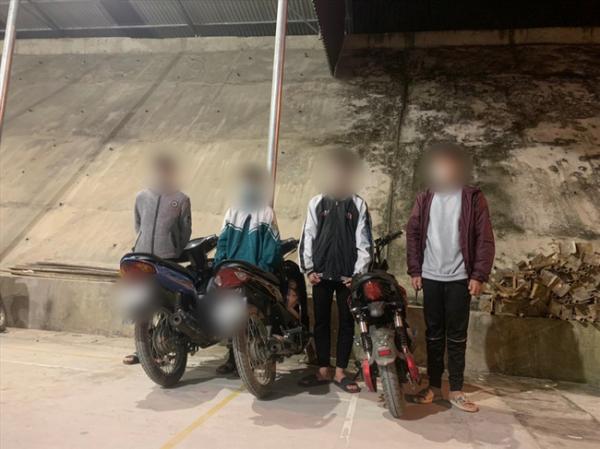 Nhóm thiếu niên đập gương xe ô tô ở Yên Bái có thể bị xử lý Hình Sự hay không?