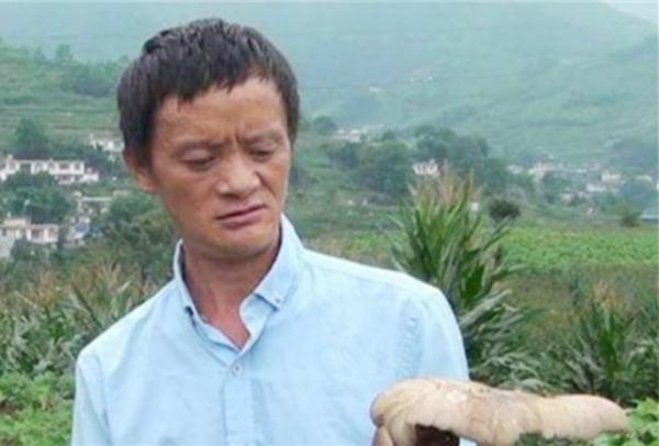 “Jack Ma bán nấm” nổi tiếng một thời: Kiếm bộn tiền nhờ ngoại hình giống tỷ phú nhưng chớp mắt quay lại vạch xuất phát...