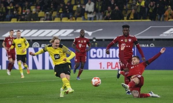 Lewandowski tỏa sáng, Bayern Munich ngược dòng đánh bại Dortmund