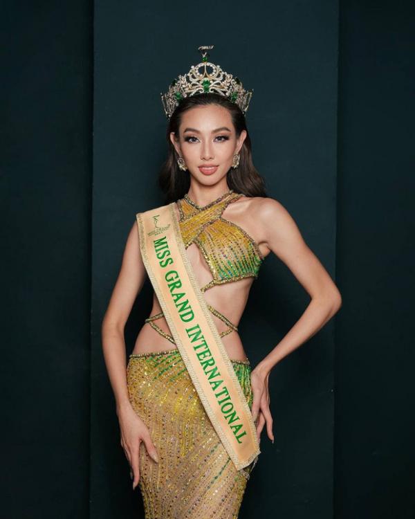 Bất ngờ bị nhắc lại scandal “xé giấy nợ 1,5 tỷ”, Hoa hậu Thùy Tiên phản ứng ra sao?