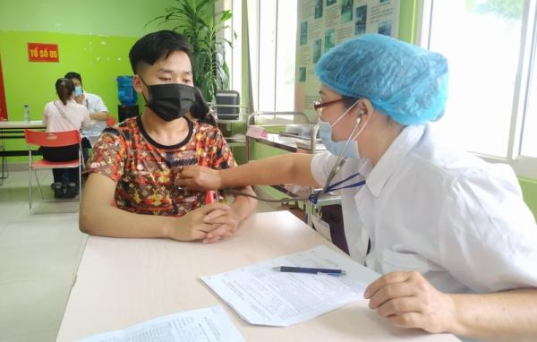 Quảng Ninh phấn đấu hết quý I/2022 tiêm đủ mũi vaccine thứ 3 cho người dân