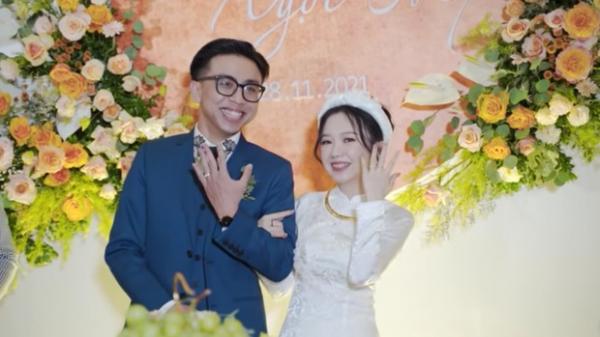 Thiếu gia của hệ thống phở nổi tiếng Hà Nội đính hôn, cô dâu là gương mặt quen thuộc