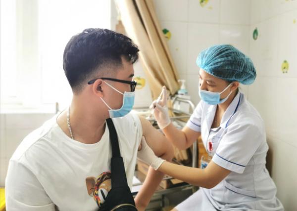 Quảng Ninh phấn đấu hết quý 1-2022 tiêm xong vắc xin mũi 3 cho người dân từ 1‌8 tuổ‌i trở lên