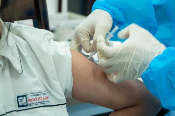 Hà Nội trả 2 lô vắc xin Pfizer được tăng hạn sử dụng