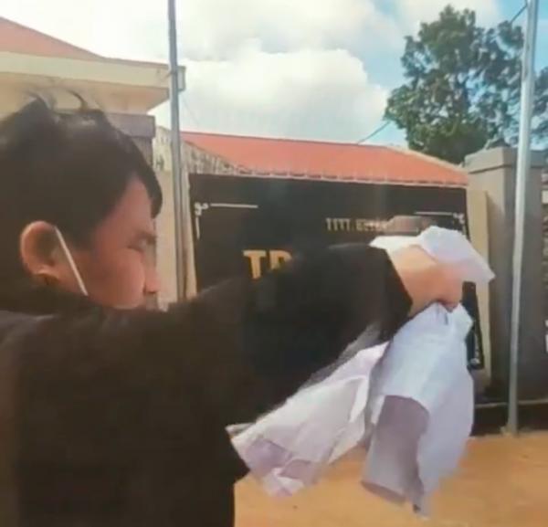 Sở Y tế tỉnh Đắk Lắk: Hành động xé, vứt áo blouse là không chuẩn mực