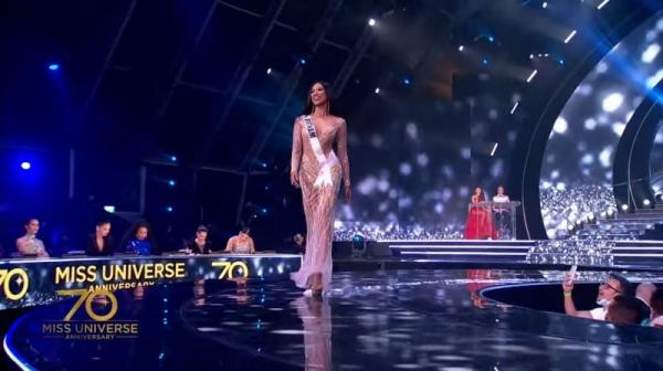 Bán kết Miss Universe 2021: Kim Duyên “chặt đẹp” loạt thí sinh mạnh, Hoa hậu Thái cố tình mặc đồ khoe eo thô?