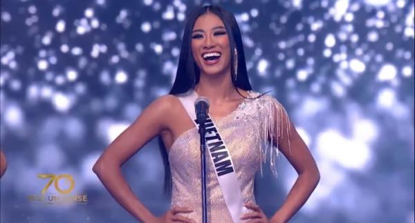 Nhiều hoa hậu vấp váy, Kim Duyên diễn tuyệt vời tại bán kết Miss Universe 2021