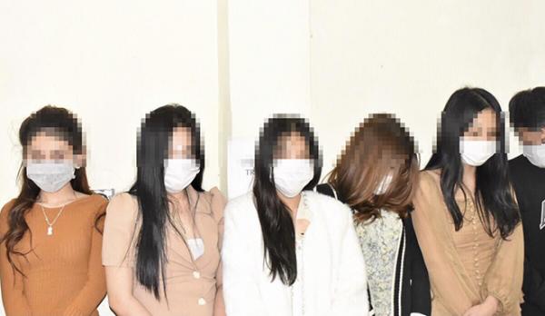 8 cô gái mở tiệc thác loạn xuyên đêm cùng nhóm bạn trai trong homestay