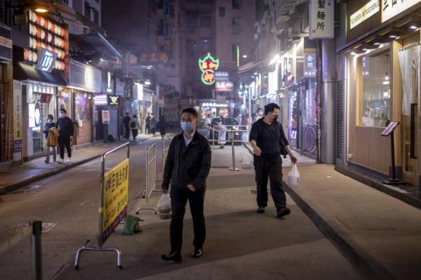 Hong Kong ghi nhận 20 ca Covid-19, phong tỏa nơi ở của gần 3.000 người