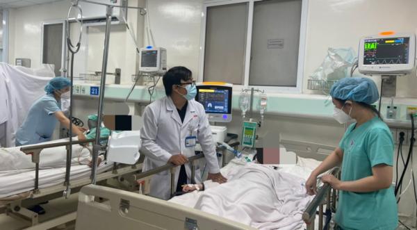 Thêm 5 người ngộ độc rượu nhập bệnh viện Nhân dân Gia Định