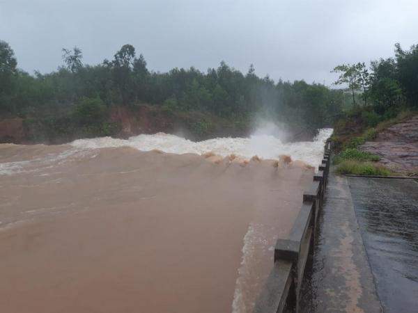 Nước đổ về sông Vu Gia hơn 2.100 m3/s, Quảng Nam cảnh báo lũ