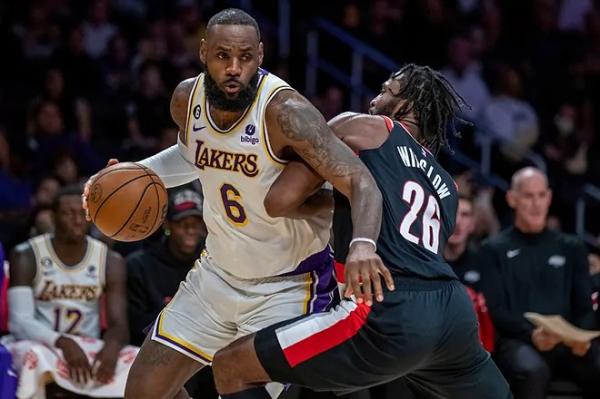Lakers fall to Trail Blazers as LeBron James displays atrocious body language