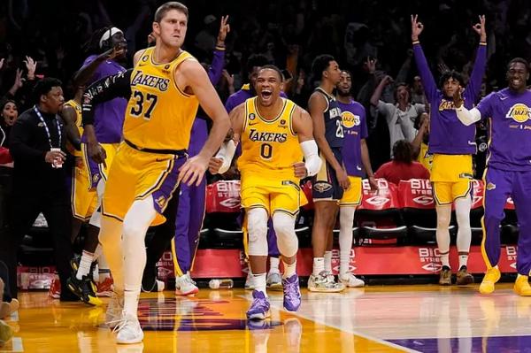 No LeBron or Davis, two anonymous heroes boost Lakers’ season: Matt Ryan and Lonnie Walker give L.A. second win