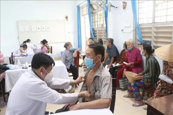 Khám bệnh, cấp phát thuốc miễn phí cho trên 300 người nghèo ở Bến Tre