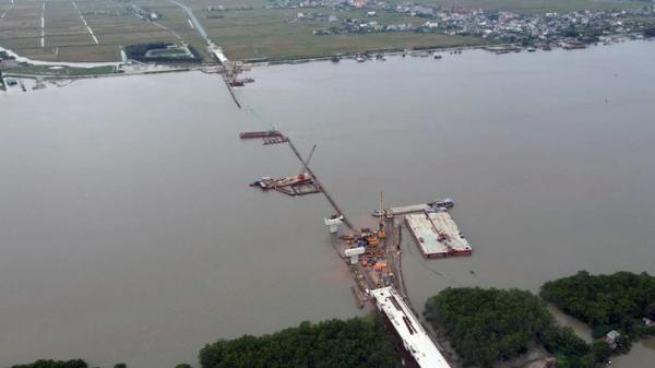 Cận cảnh cầu vượt sông Hồng nối Nam Định - Thái Bình trị giá gần 1.000 tỷ đồng