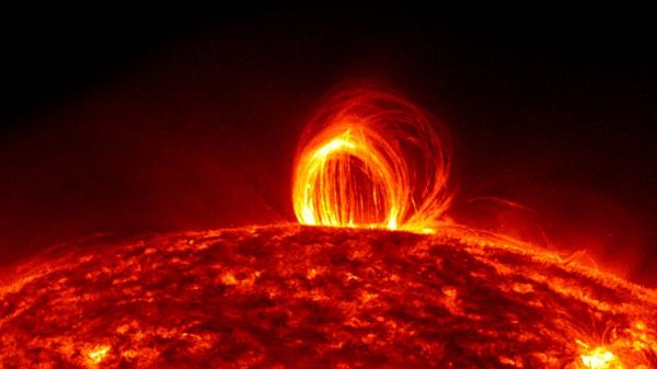 Why can the Sun burn bright in space without oxygen?