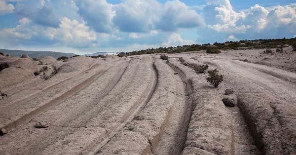 Discovered mysterious groove like “car tracks” dating back 12 million years in Turkey