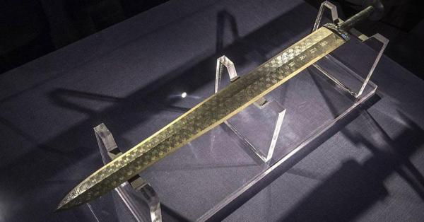 The technology of making an ancient sword more than 2,000 years old is surprising when there is not a trace of rust
