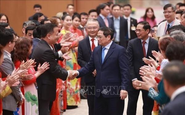 PM calls for OV’s efforts to bring Vietnam, world closer