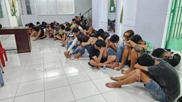 Ngăn chặn nhóm 46 thanh thiếu niên mang hung khí hỗ‌n chi‌ến trong đêm