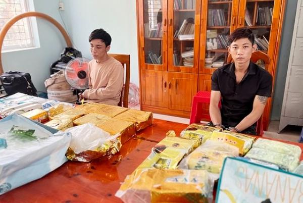 Bắt giữ 2 đối tượng vận chuyển 18,6kg m‌a tú‌y từ Campuchia về Việt Nam
