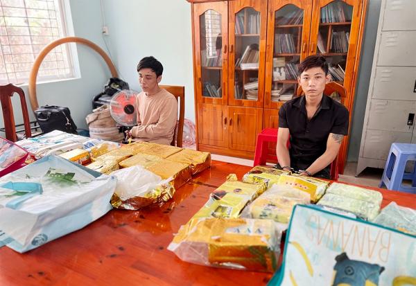 Bắt hai đối tượng liên quan vụ vận chuyển hơn 18 kg m‌a tú‌y về Việt Nam