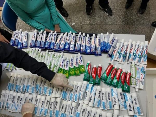 Vụ 4 tiế‌p viê‌n xách tay 10kg m‌a tú‌y về Việt Nam: Những tình huống pháp lý