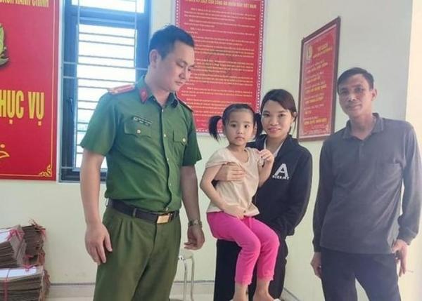 Cho con về quê ngoại chơi, bé gái 5 tuổi huyện Ninh Giang bị lạc và được công an xã tìm giúp
