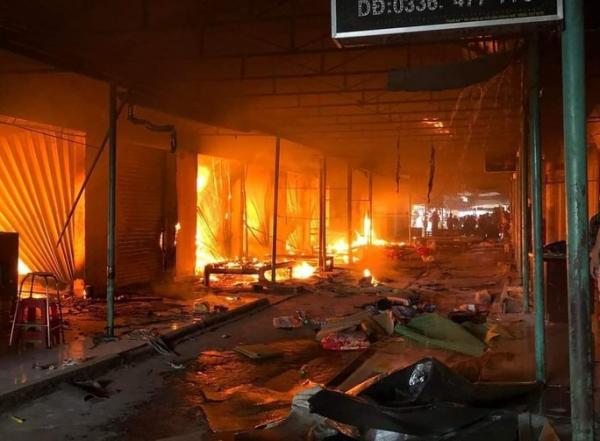 Vụ cháy chợ huyện Ea Súp: Hàng trăm ki-ốt, điểm kinh doanh bị thiêu rụi
