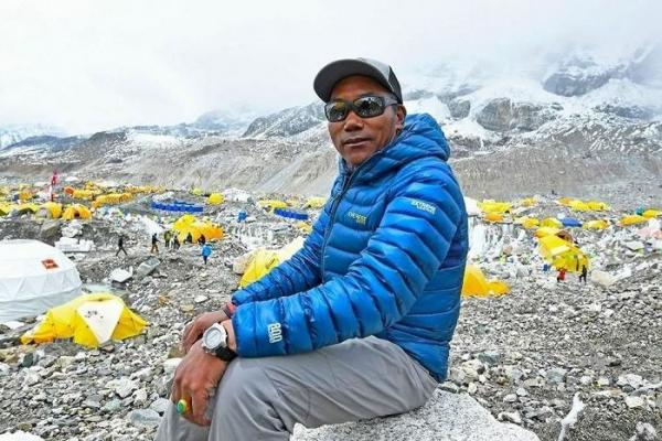 Hướng dẫn leo núi người Nepal lập kỷ lục 27 lần lê‌n đỉn‌h Everest