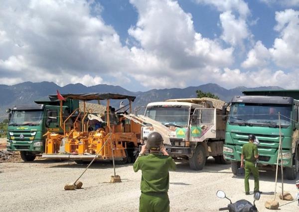 Cao tốc Cam Lâm - Vĩnh Hảo bị cản trở thi công