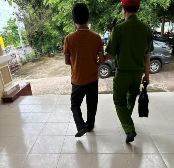 Bắt tạm giam cựu chủ tịch UBND và kế toán trưởng một xã ở Bình Thuận