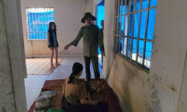 Lâm Đồng: Nguyên nhân khiến 3 chị em gái bị nhốt, xích trong nhà