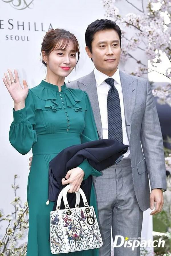 Lee Byung Hun sắp lên chức cha lần 2 sau 8 năm con trai đầu lòng chào đời