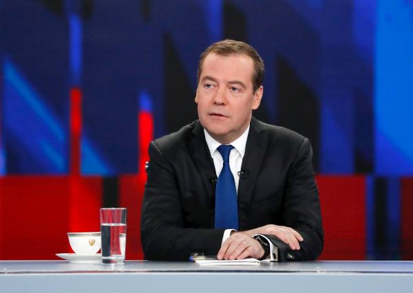 Ông Medvedev: Giương cờ trắng là cách duy nhất để Ukraine đạt được hòa bình