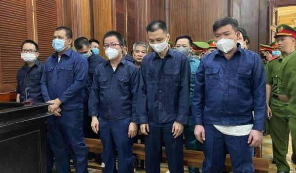 Xét xử 13 cựu công an phường đòi và nhận tiền “giải cứu” của người vi phạm