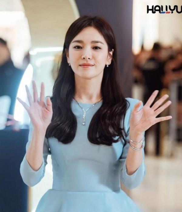 Song Hye Kyo ngọt ngào, đáng yêu dự sự kiện thương hiệu trang sức cao cấp