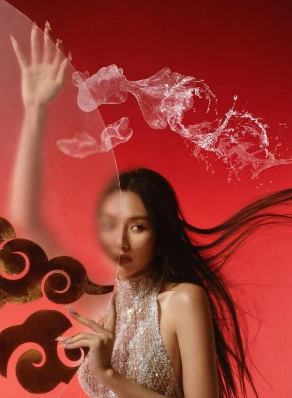 Ngắm Hoa hậu Thùy Tiên đầy huyền ảo trong bộ ảnh đón Trung Thu độc đáo