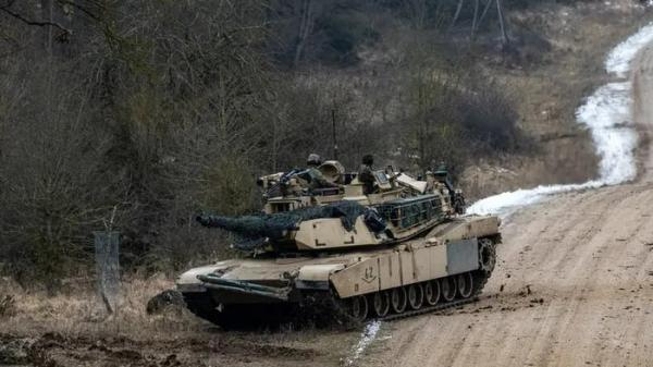 Phản ứng mới nhất của Moscow khi siêu xe tăng Mỹ được chuyển đến Ukraine