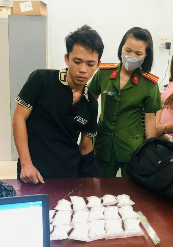 Bắt giữ đối tượng chở gần 1kg m‌a tú‌y từ Bình Thuận về Phú Yên
