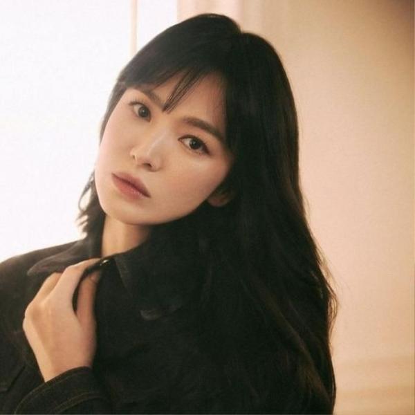 Song Hye Kyo để lộ danh tính hôn phu trong lần đầu lộ diện sau tin đồn đính hôn