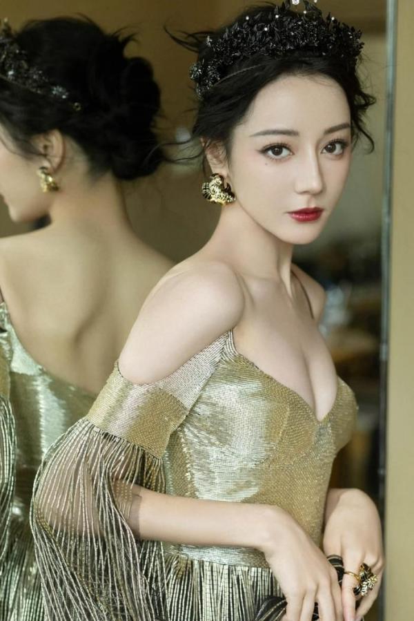 Một sao nữ đình đám Trung Quốc được chọn trở thành Vương hậu