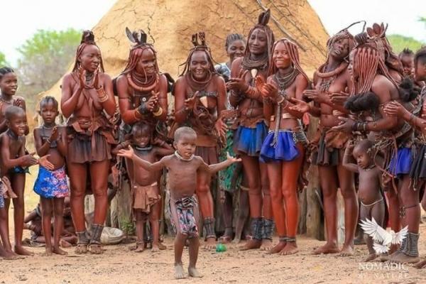 Phụ nữ ở bộ lạc Himba cả đời chỉ tắm một lần duy nhất