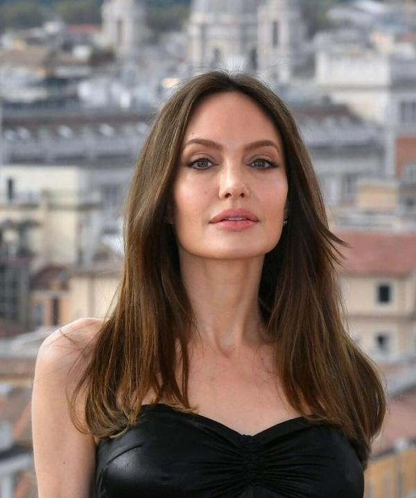 Angelina Jolie tiết lộ ý định rời bỏ Hollywood