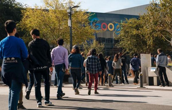 Google sa thải 30.000 nhân viên để thay thế bằng AI