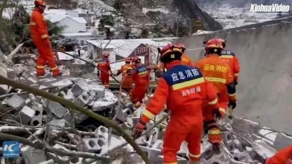 44 người bị vùi lấp trong trận lở đất kinh hoàng tại Trung Quốc