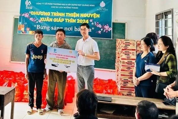 Mang Tết đến cho nhân dân, học sinh vùng cao tỉnh Điện Biên